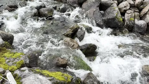 Crystal clear water flowing over rocks in mountain Video stock 338343463