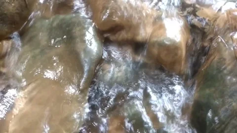 Crystal Clear Water Flowing Through Rugged Rocks Видео 335061802
