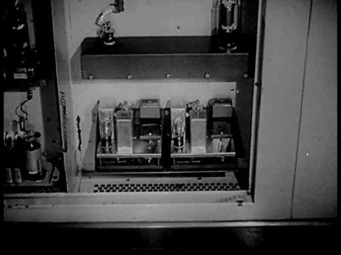 A crystal oscillator generates high speed waves. Stock Footage 75291517
