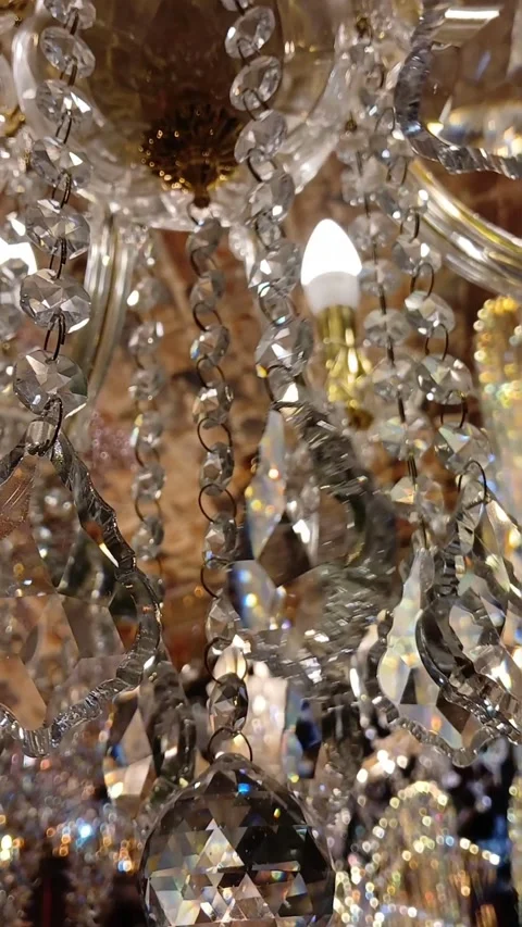 Crystal pendants swing in the wind 스톡 동영상 296645177