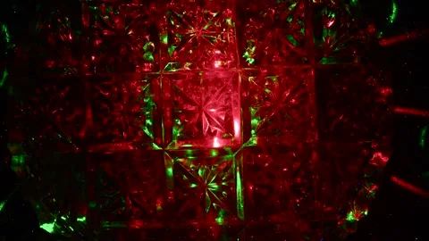 The crystal surface passes through itself rays of green and red light. 動画素材 305020874