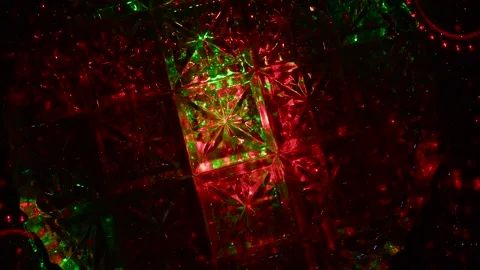 The crystal surface passes through itself rays of green and red light. 動画素材 305020994