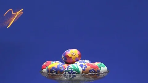 Crystal vase with Easter eggs revolves and above it appears "Happy Easter" Stock-Footage 74065696