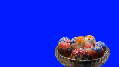 A crystal vase with Easter eggs rotates around its axis. PNG+Alpha Видео 73938578