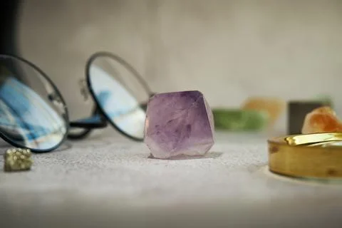 Crystals on the explorer's desk close up 스톡 사진