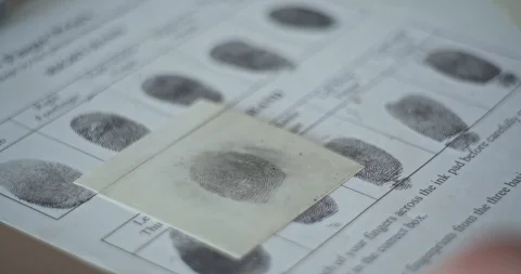 CSI expert compares fingerprints Video stock 106460258