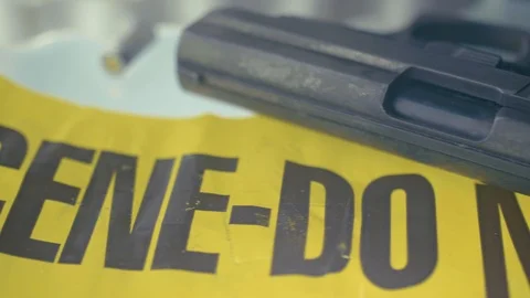 CSI expert table - gun close up Vidéo 86413640