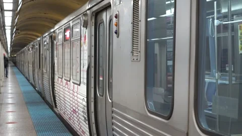 CTA L Train Leaves Underground Subway Platform in Chicago Stock Footage 341483125
