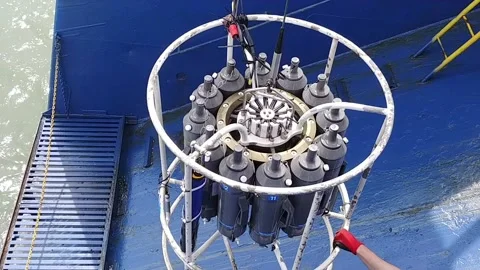 CTD Probe: Scientist Collecting Oceanographic Rosette CTD Stockbeeldmateriaal 138300340