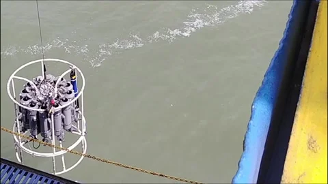 CTD Probe: Scientist Collecting Oceanographic Rosette CTD Stockbeeldmateriaal 138752332