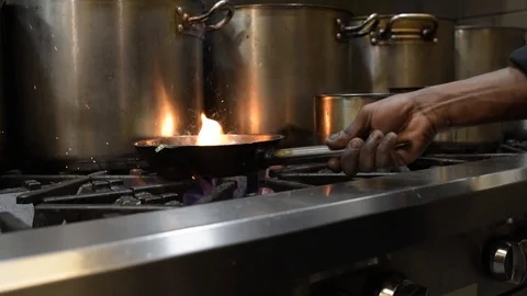 CU Chef cooking in restaurant kitchen 库存影片 125901295