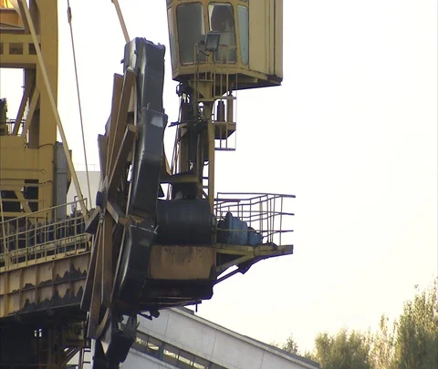 CU coal crane swings over to coal pile at Shenhua Sanhe power station Stock Footage 86746743