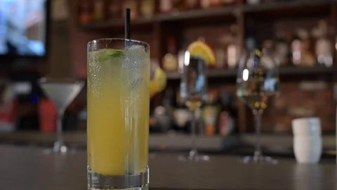 CU of drink on bar 库存影片 125901297
