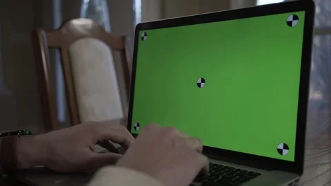 CU Green Screen Computer Man Working 動画素材 85366952