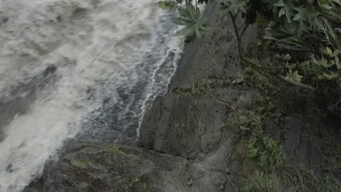 CU overhead aerial sails over the top of the Ventana de Tisquizoque waterfall 스톡 동영상 127967039