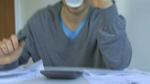 CU PU OF A BUSINESS MAN SORTING OUT FINANCES 스톡 동영상 541702