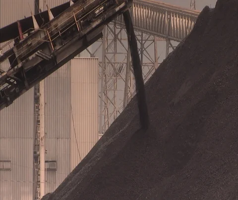 CU right stream of coal pouring onto coal heap Stock Footage 86694024
