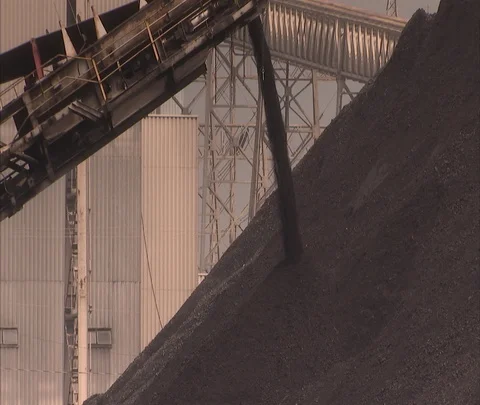 CU right stream of coal pouring onto coal heap, slow zoom in Stock-Footage 86694043