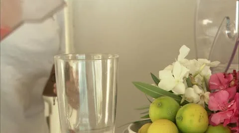 CU smoothie being poured Video stock 22664673