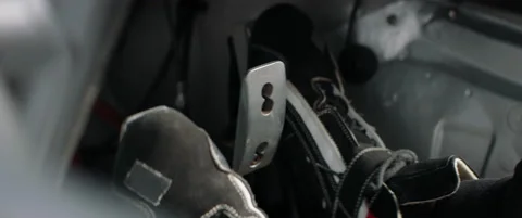 CU view of driver's legs pressing on pedals while racing inside a sports car Vidéo 147116012