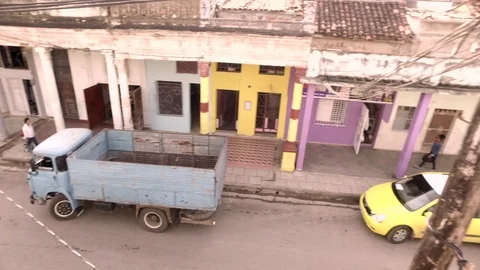 CUBA The bus in the street Vídeos de archivo 113255522