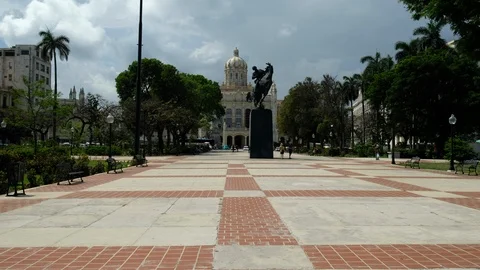 Cuba: Cuban Park 스톡 동영상 107819594