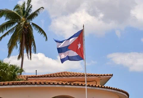 Cuban flag waving on flagpole in Havana Stockfoto's