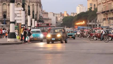 Cuban Intersection in Cuban City in Cuba(HD)c 動画素材 10589879