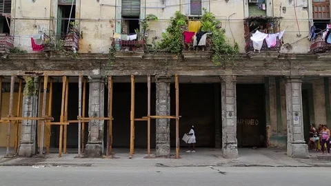 Cuban street traffic. Stock Footage