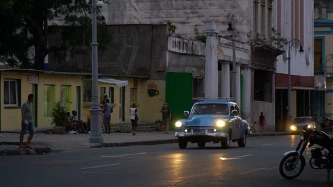 Cuban strret Stockbeeldmateriaal 98175432