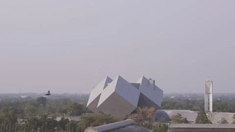 Cube building sunset swallow fly 100fps Vídeos de archivo 247399129