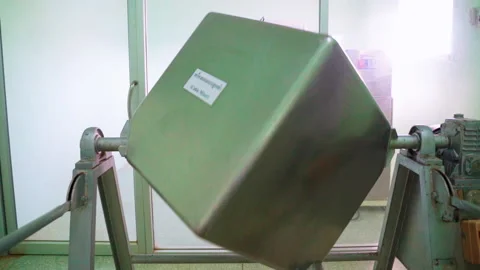 Cube Mixing Machine gimbal shot slow motion Vídeos de archivo 156229341