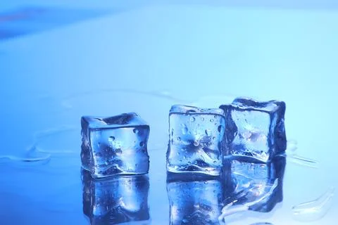 Cubes of clear ice on light blue background, closeup Foto stock