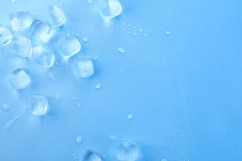Cubes of clear ice on light blue background, flat lay. Space for text 스톡 사진