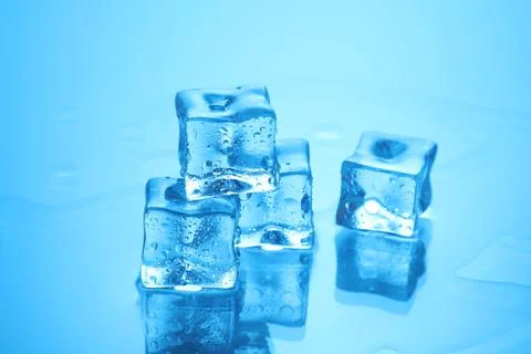 Cubes of clear ice on light blue background, closeup Foto stock