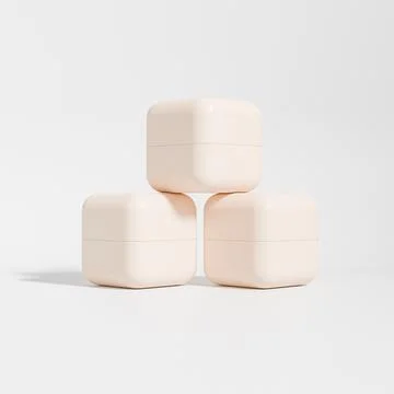 Cubic shape cream jar mockup, round cube skincare packaging, glossy beige p.. Illustrazione stock