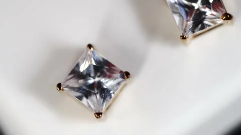 Cubic Zirconia Square CZ Stud Earrings Gold Tone Vídeos de archivo 223653099