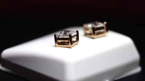 Cubic Zirconia Square CZ Stud Earrings Gold Tone Vídeos de archivo 223659388