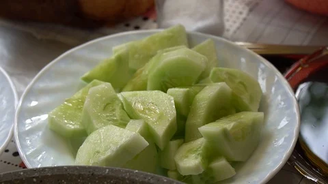 Cucumber plate on the table Vidéo 106020431