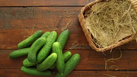 Cucumbers Moving into a Wicker Basket in Stop Motion Animation 库存影片 331101353