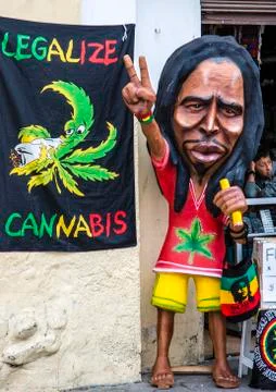 Cuenca, Ecuador - Dec 31, 2012: Paper mache statue of Bob Marley Stock-Fotos
