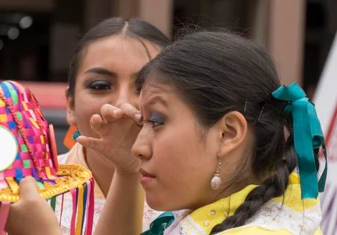 Cuenca, Ecuador - Feb 25, 2017: Young woman prepares her makeup for the Orquidea Stock-Fotos