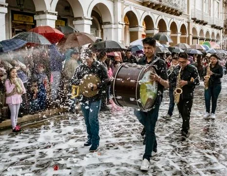 Cuenca, Ecuador, Feb 8, 2018: Parade goers happy in foam spray Stock-Fotos
