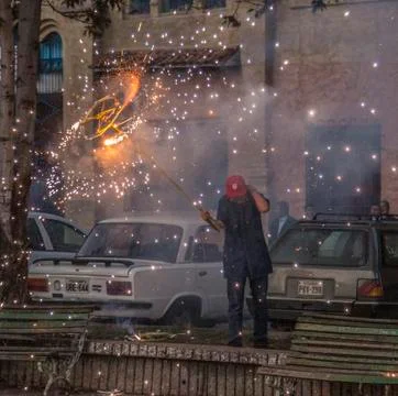 Cuenca, Ecuador - Nov 29, 2012: Man holds fireworks pinwheel Foto stock
