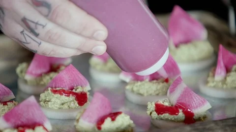 Culinary Chef Preparing Restaurant Purées Flower Five Star Fine Dining Food Vídeo Stock 128828825