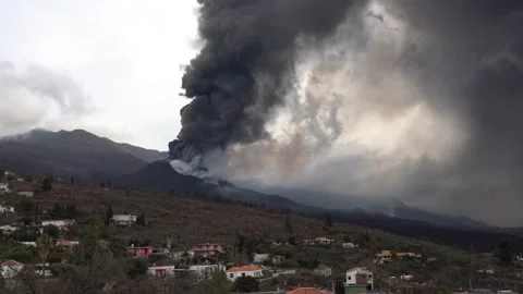 Cumbre Vieja volcano eruption on the Canary island of La Palma Stock Footage