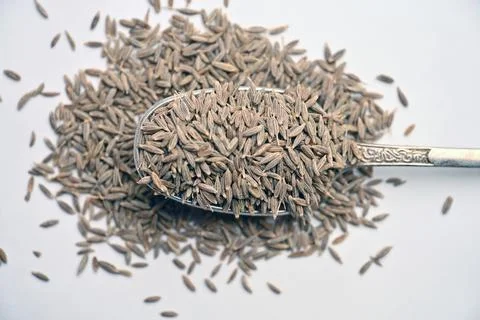 Cumin Seeds in Spoon Angled Top View with Defocus Background Macro Photograph Foto stock