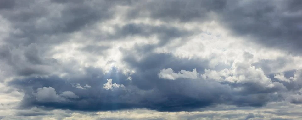Cumuliform cloudscape before the rain. Dramatic dark sky background. 스톡 사진