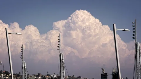 Cumulonimbus Clouds at Mexican border Vídeo Stock 91368044