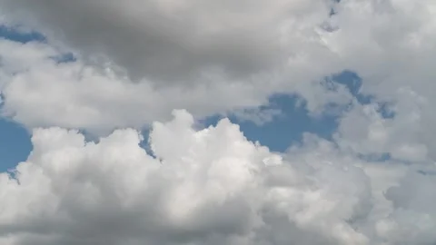 Cumulus and cirrus clouds move rapidly in the sky. Time lapse Video stock 287208127